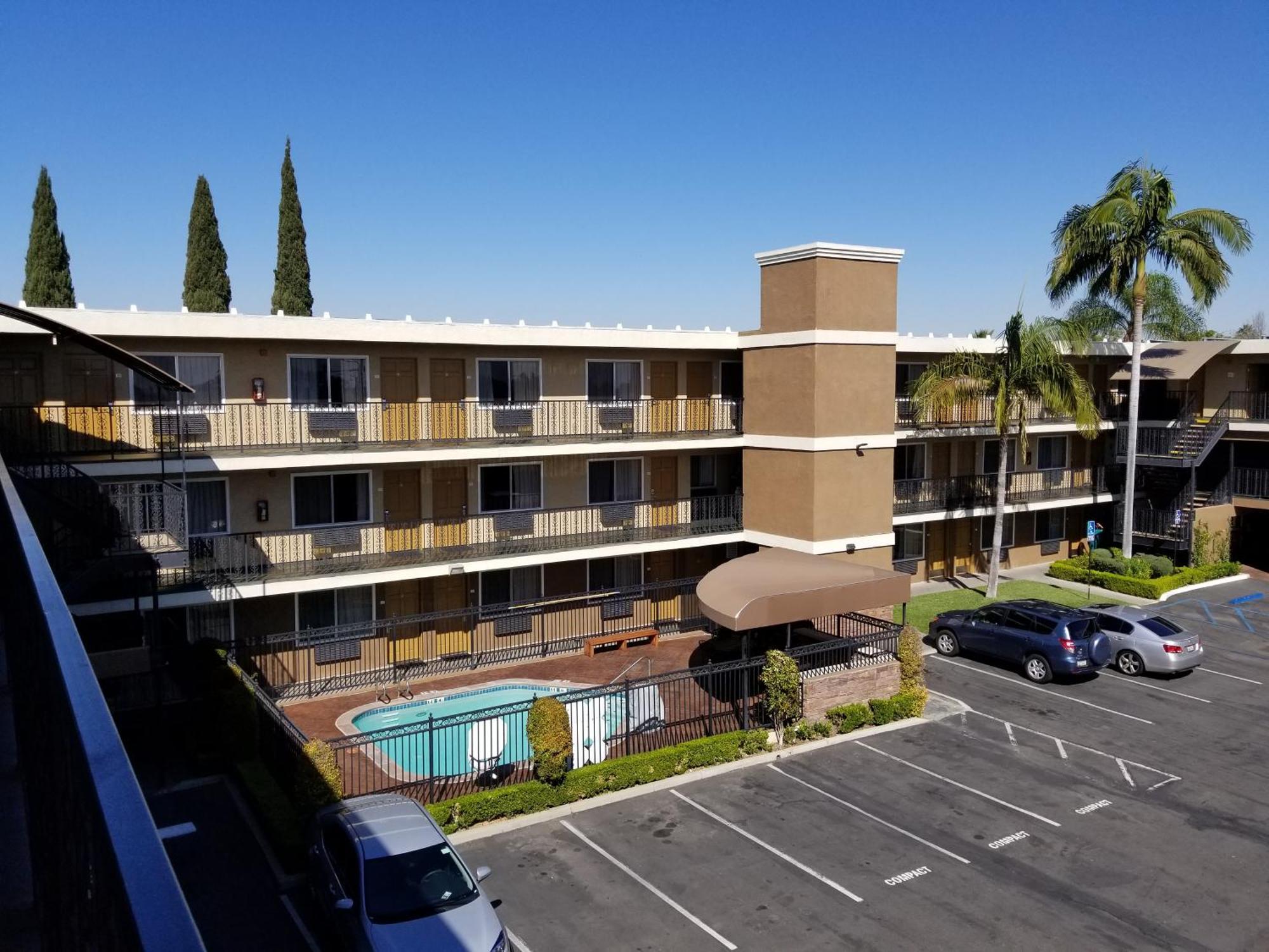 Quality Inn & Suites Anaheim Maingate מראה חיצוני תמונה